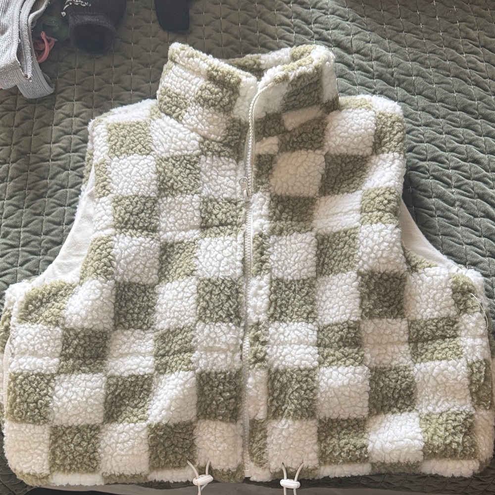 Women’s  Checkered Sherpa Vest - Green and White